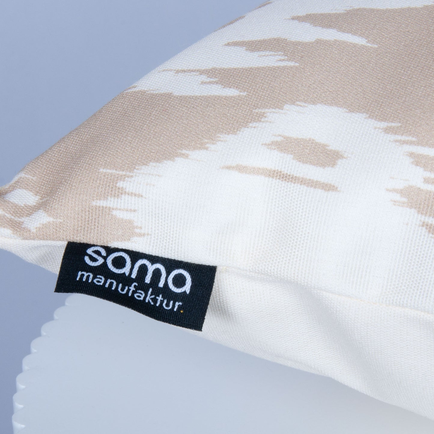 Outdoor Dekokissen 40 x 40 cm Ikat Beige, Rückseite cremeweiß