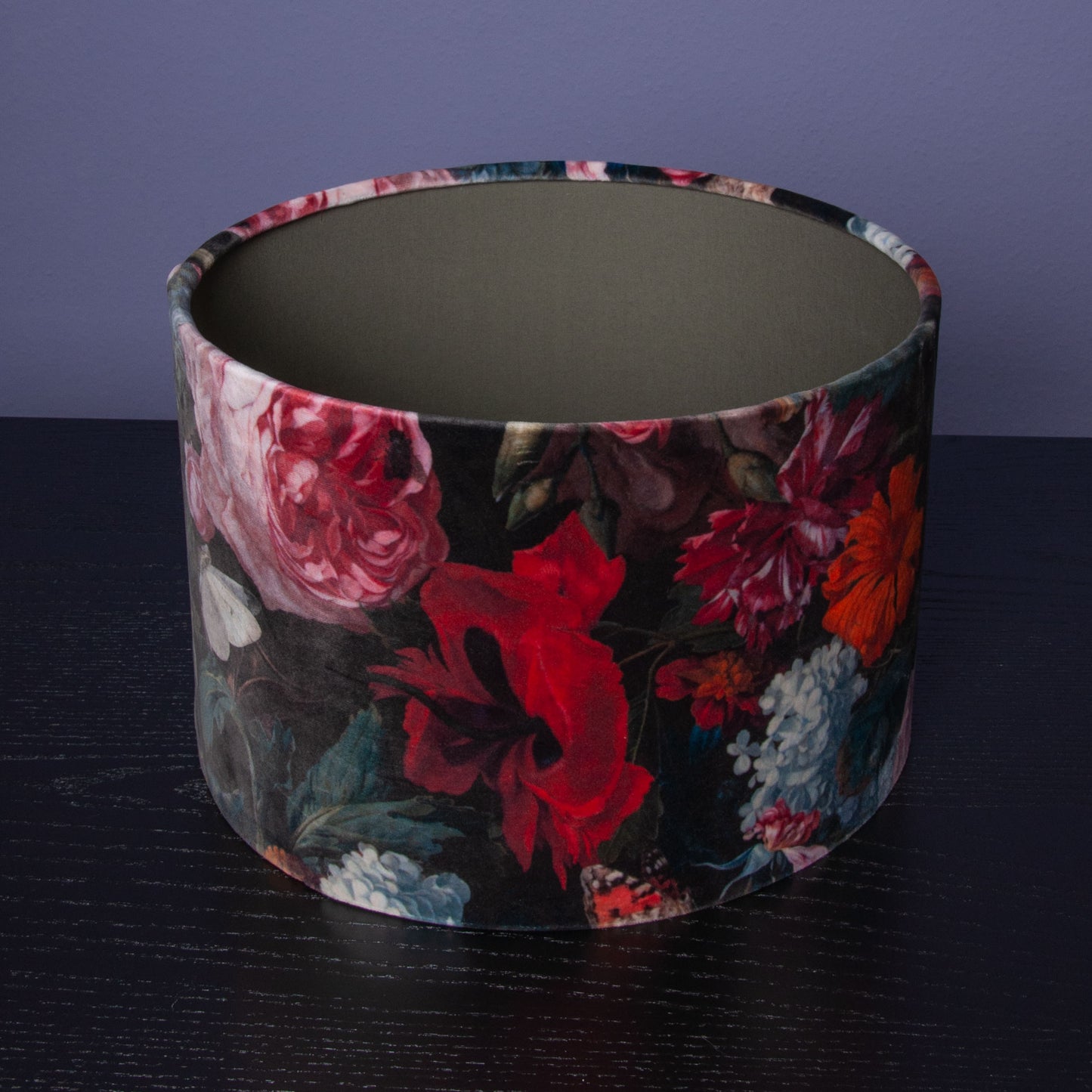 Lampenschirm Blumen Barock – Dunkler Stofflampenschirm mit opulentem Blumendesign