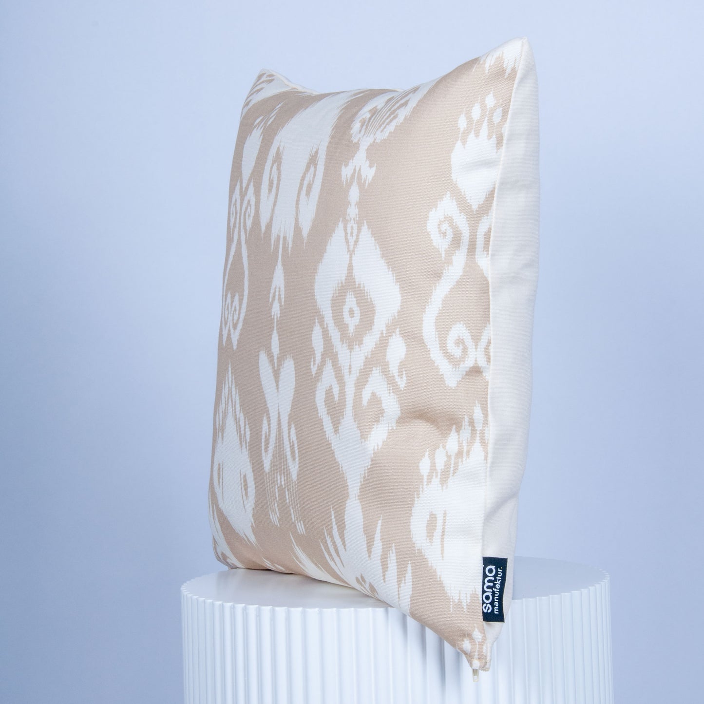 Outdoor Dekokissen 40 x 40 cm Ikat Beige, Rückseite cremeweiß