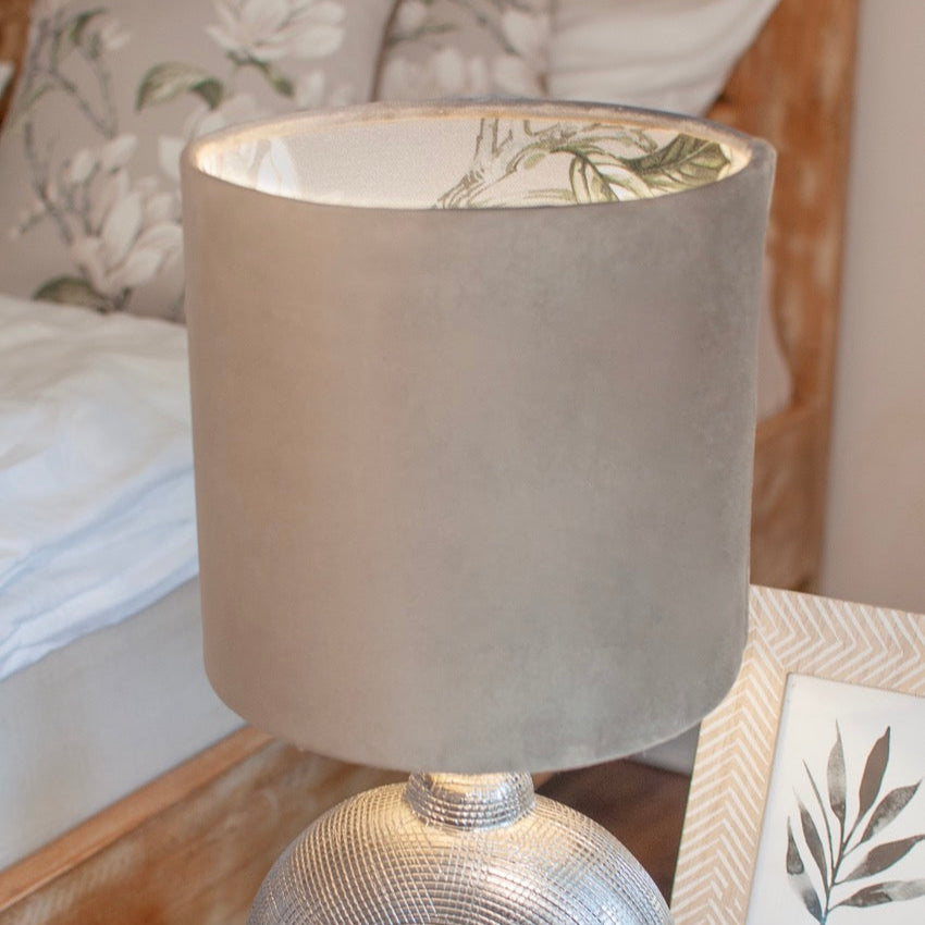 Lampenschirm Samt Beige – Florales Magnolien-Muster – Landhaus & Japandi Stil