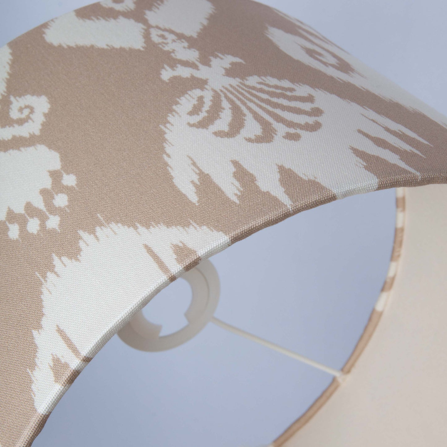 Outdoor Lampenschirm Gartenbeleuchtung Solarleuchte – Ikat Beige, Rückseite cremeweiß