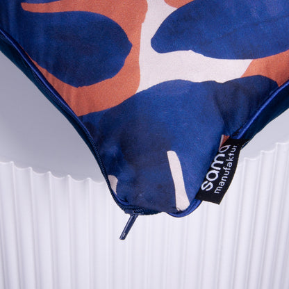 Dekokissen 40 x 40 cm Baumwollsatin Blau Rosa abstrakt, Rückseite Samt dunkelblau