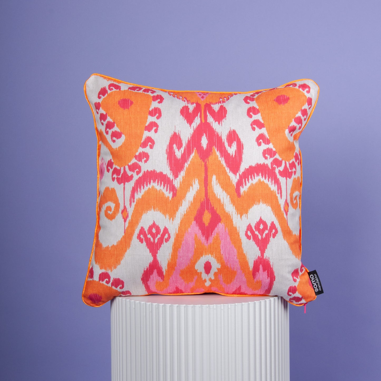 Dekokissen 40 x 40 cm Baumwollstoff Ikat-Muster, Rückseite Samt Pink