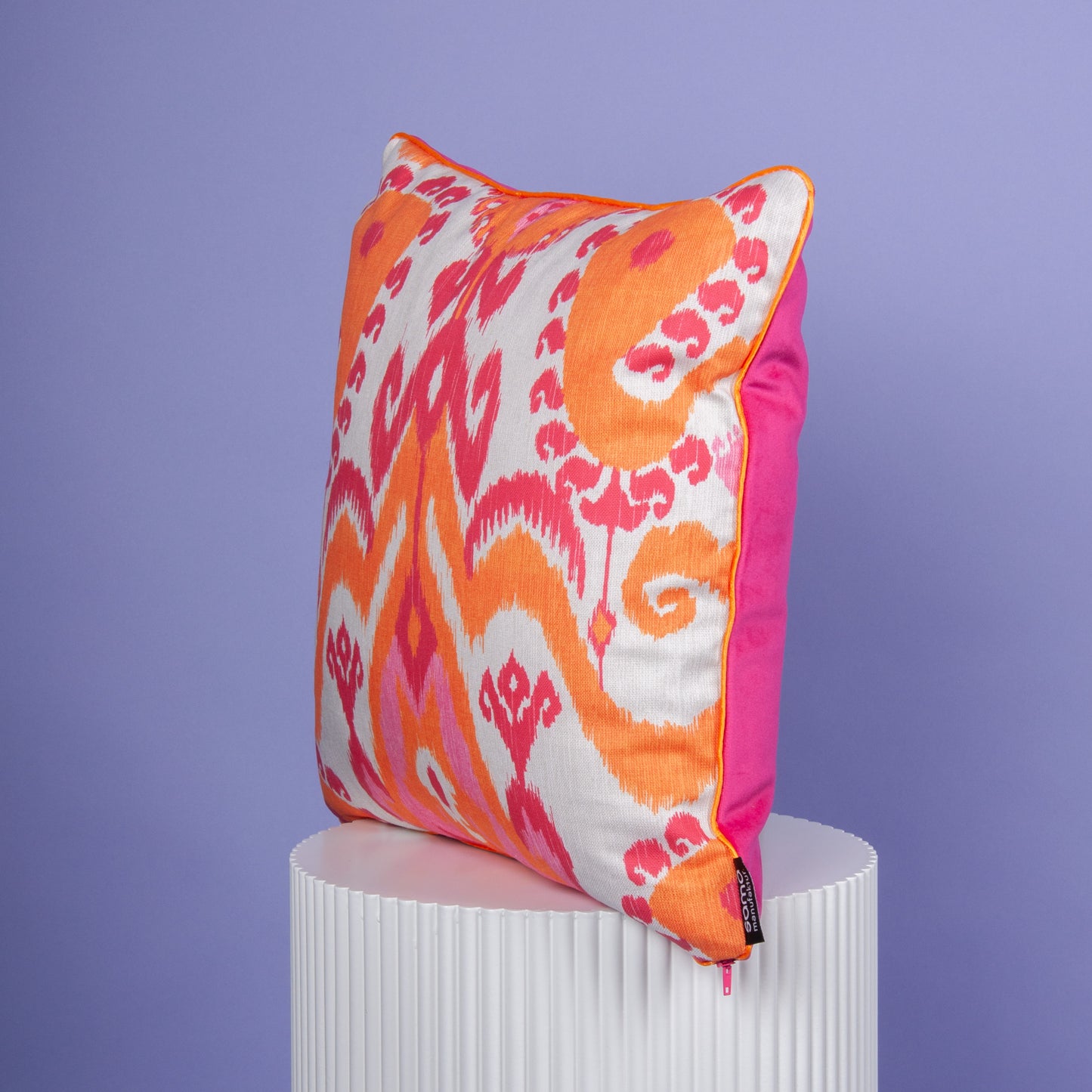 Dekokissen 40 x 40 cm Baumwollstoff Ikat-Muster, Rückseite Samt Pink