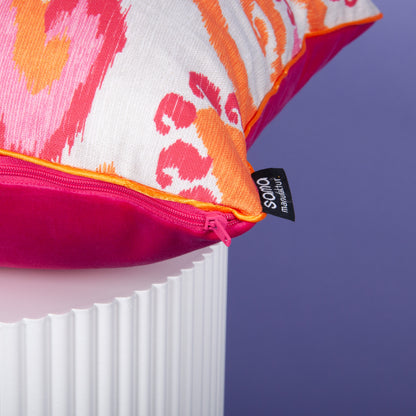 Dekokissen 40 x 40 cm Baumwollstoff Ikat-Muster, Rückseite Samt Pink