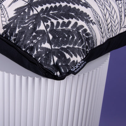 Dekokissen 40 x 40 cm Samt Schwarz weiß Blätter, Rückseite Samt Schwarz