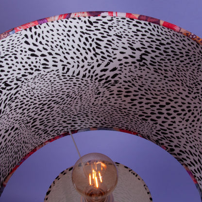 Tischleuchte Hibiskusblumen – Innen Musterstoff Leopard schwarz weiß