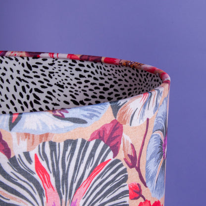 Tischleuchte Hibiskusblumen – Innen Musterstoff Leopard schwarz weiß