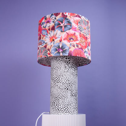 Tischleuchte Hibiskusblumen – Innen Musterstoff Leopard schwarz weiß