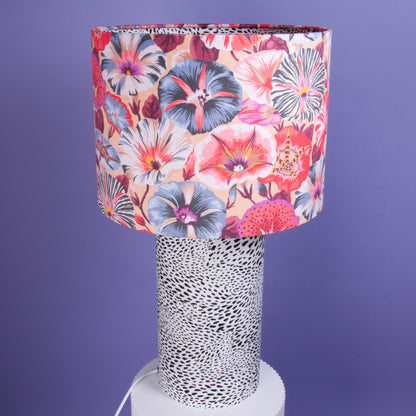 Tischleuchte Hibiskusblumen – Innen Musterstoff Leopard schwarz weiß