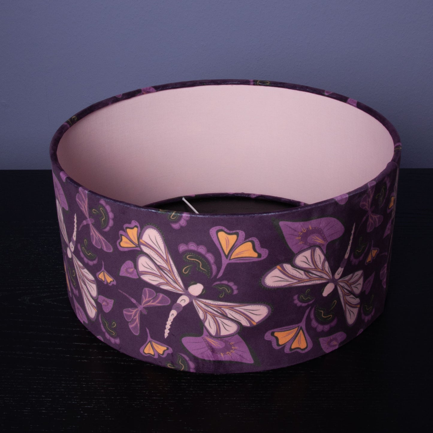 Lampenschirm Lila mit Libellen – Exklusives Design – Handgefertigt & einzigartig