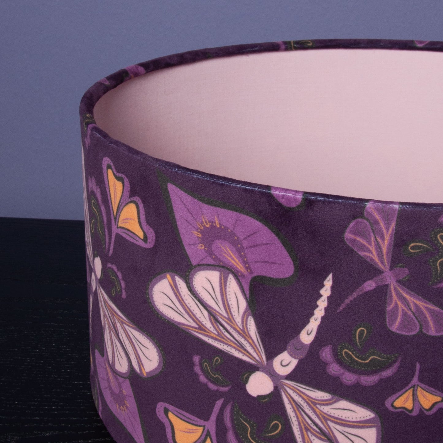 Lampenschirm Lila mit Libellen – Exklusives Design – Handgefertigt & einzigartig