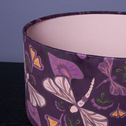 Lampenschirm Lila mit Libellen – Exklusives Design – Handgefertigt & einzigartig