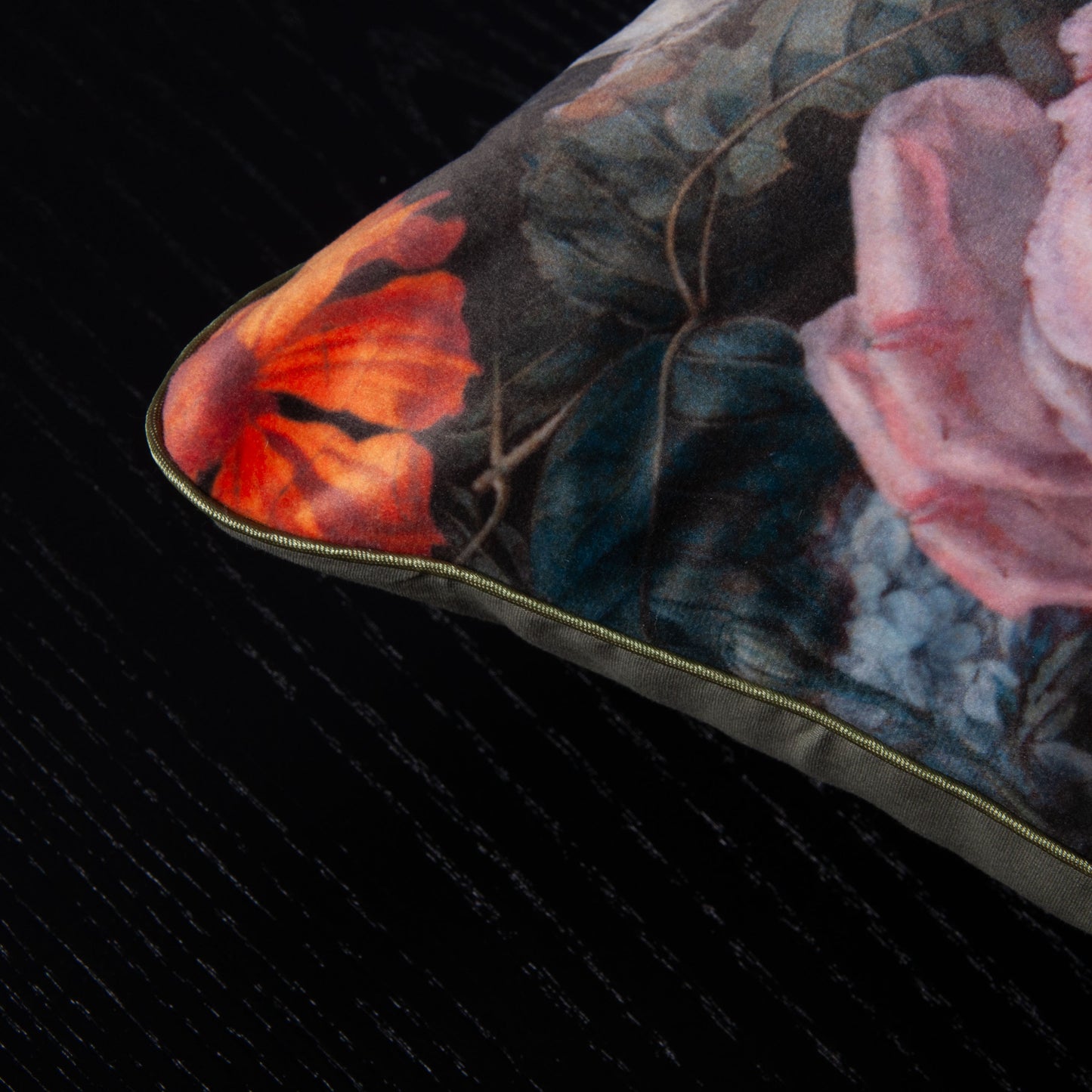 Dekokissen 40 x 40 cm Stoff Samt Blumen Floral, Rückseite Samt schwarz