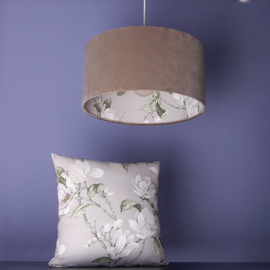 Lampenschirm Samt Beige – Florales Magnolien-Muster – Landhaus & Japandi Stil