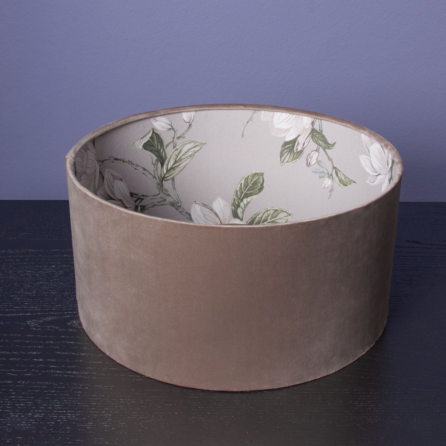 Lampenschirm Samt Beige – Florales Magnolien-Muster – Landhaus & Japandi Stil