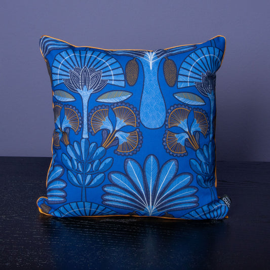 Dekokissen 40 x 40 cm Stoff Baumwollstoff Blau mit abstraktem Blättermuster, Rückseite Samt Karamellfarben