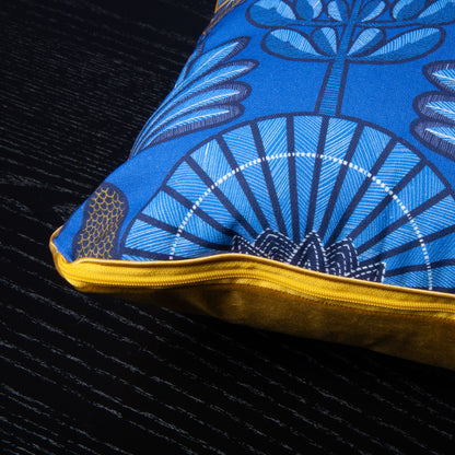 Dekokissen 40 x 40 cm Stoff Baumwollstoff Blau mit abstraktem Blättermuster, Rückseite Samt Karamellfarben