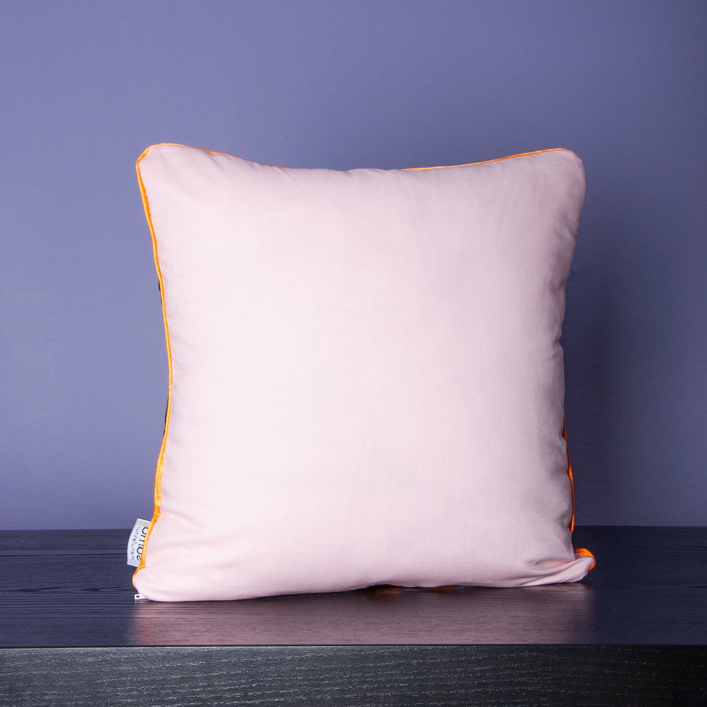 Dekokissen 40 x 40 cm Samtstoff Lila mit Libellen und Pflanzen, Rückseite Baumwolle hellrosa