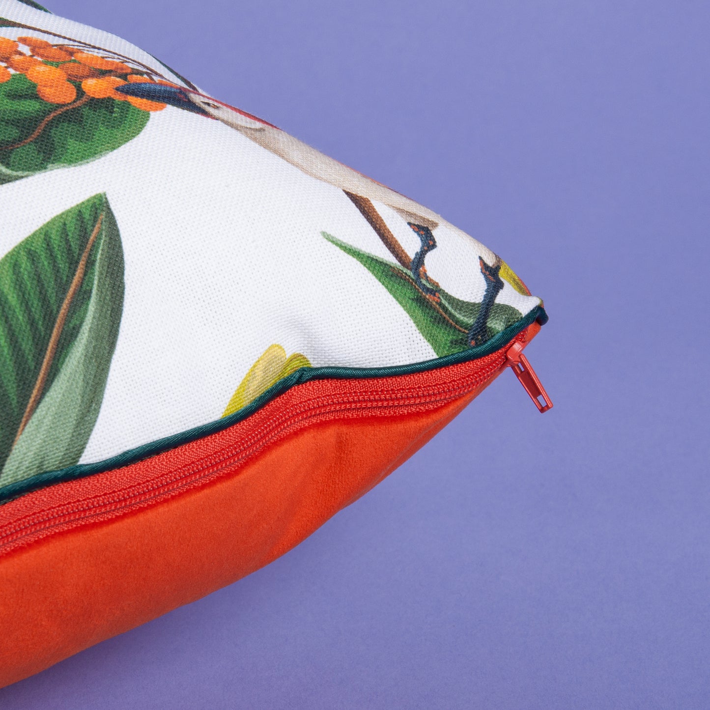 Dekokissen 40 cm x 40 cm Samt Orange, Dschungelmotiv mit Tukans und Blumen