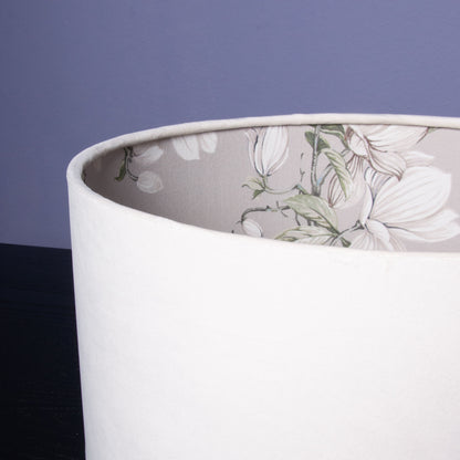 Lampenschirm Samt Creme Weiss – Florales Magnolien-Muster – Landhaus & Japandi Stil