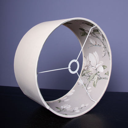 Lampenschirm Samt Creme Weiss – Florales Magnolien-Muster – Landhaus & Japandi Stil