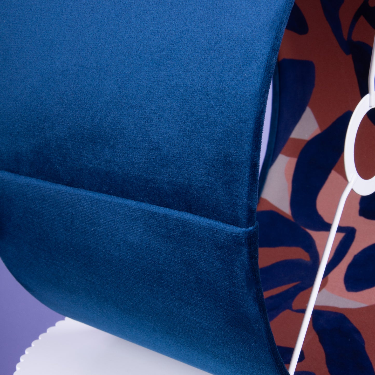 Lampenschirm Samt dunkelblau, Innenstoff Baumwollsatin Abstraktes Muster