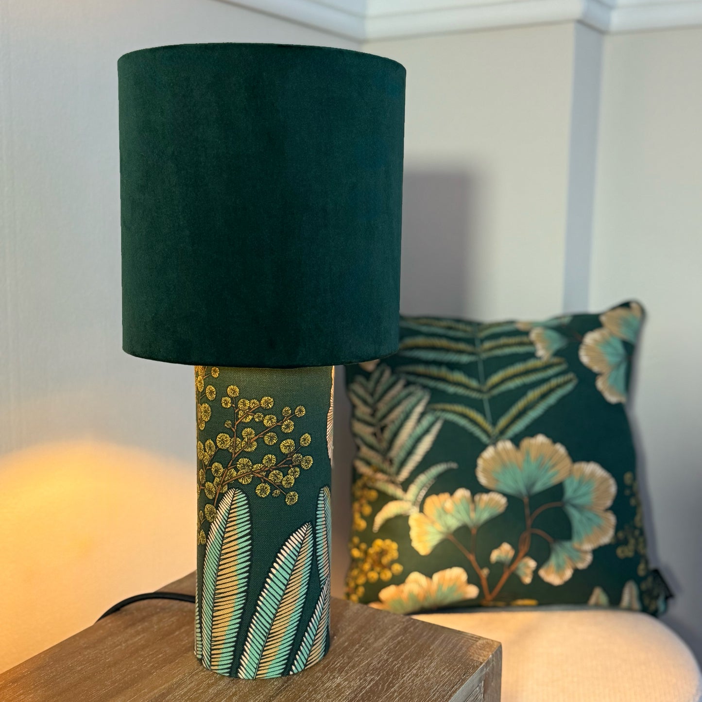 Tischleuchte Samt Sockel Ginkoblätter – Innen Musterstoff Floral