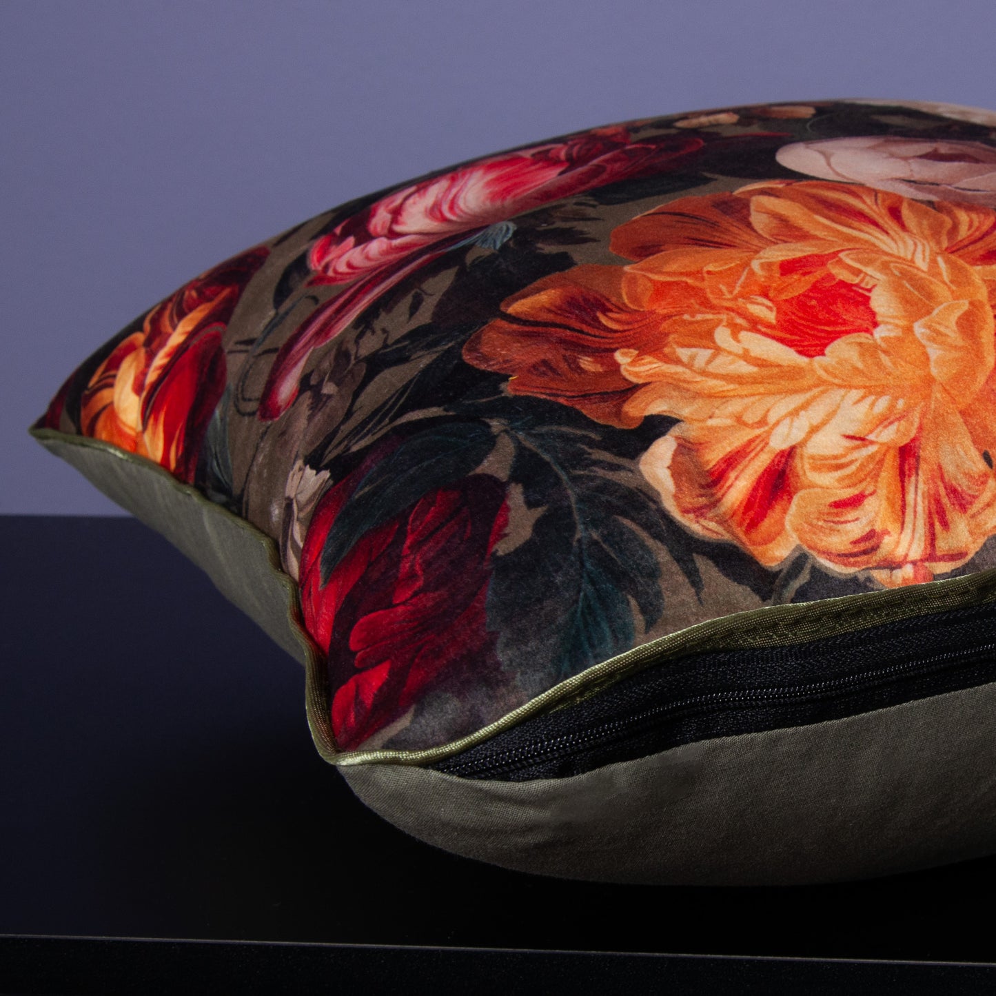 Dekokissen 40 x 40 cm Stoff Samtstoff mit Rosenmotiv Retro, Rückseite Baumwolle olive grün