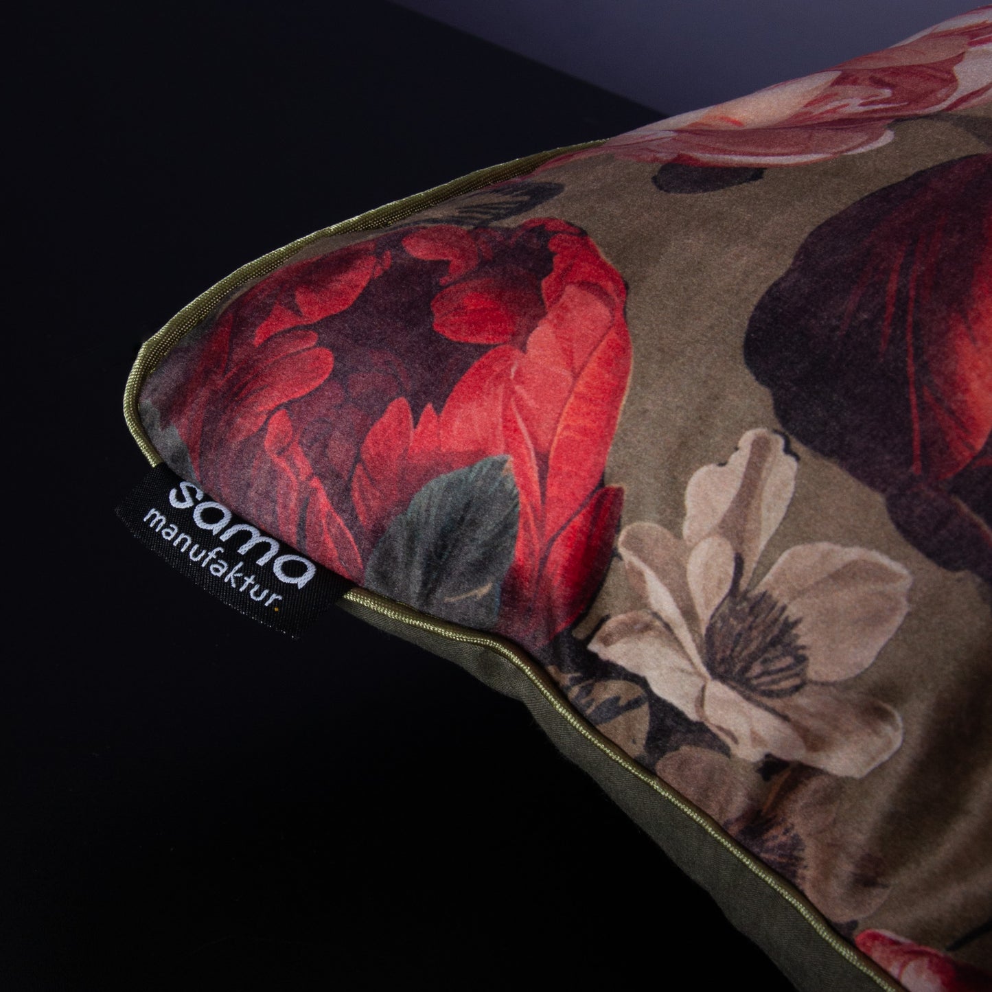 Dekokissen 40 x 40 cm Stoff Samtstoff mit Rosenmotiv Retro, Rückseite Baumwolle olive grün