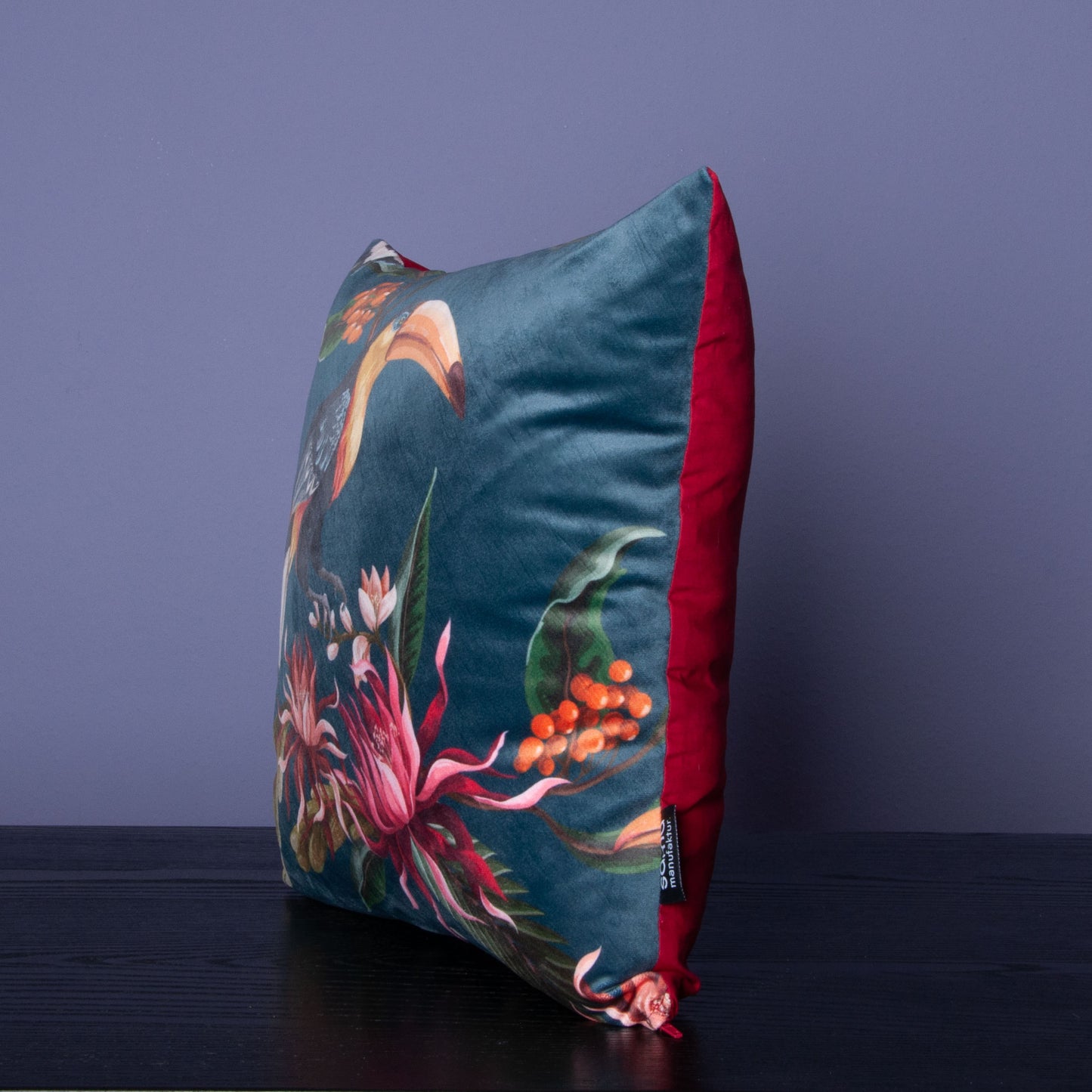Handgefertigtes Samt Dekokissen Tukan Vögel Floral Blaugrau rote Rückseite