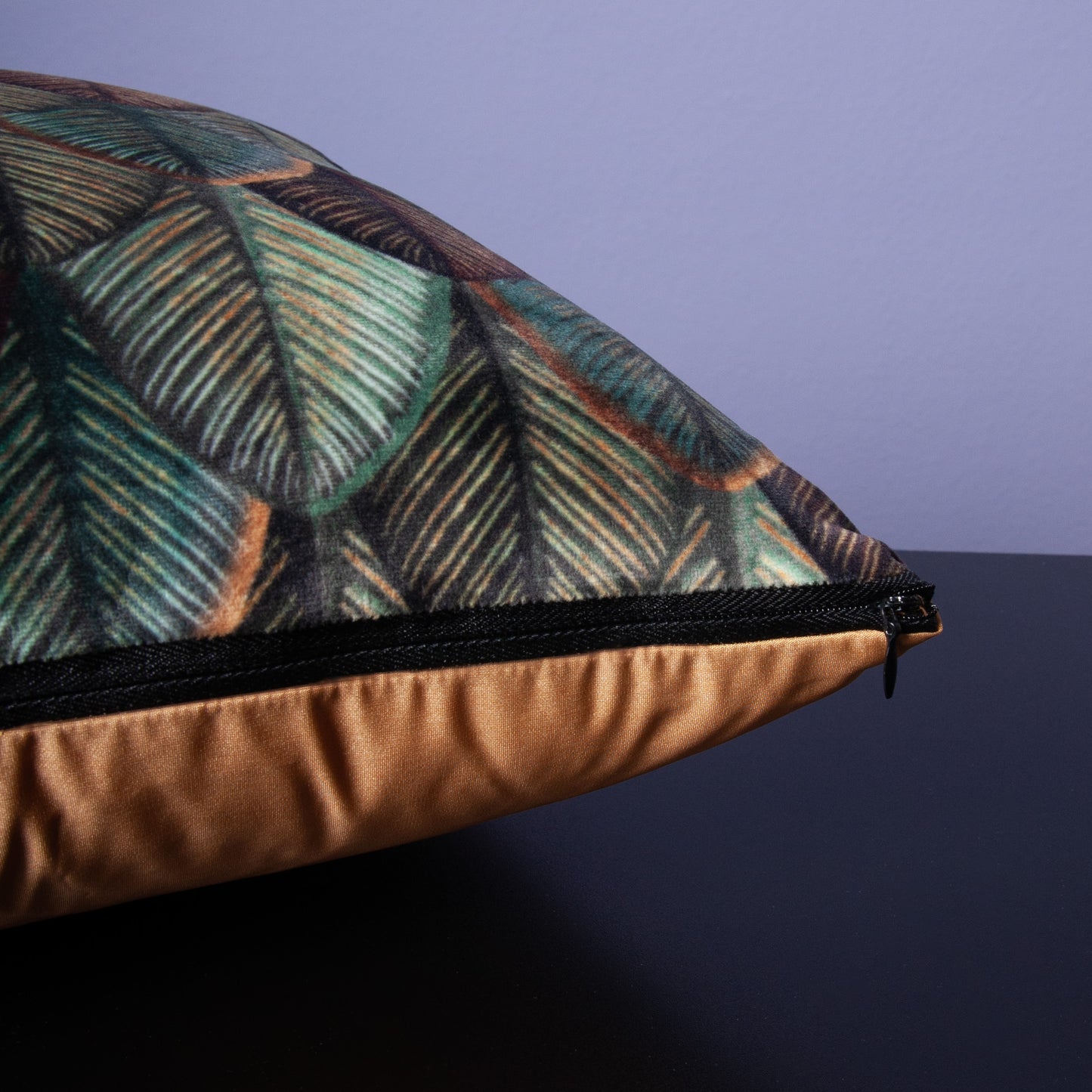 Dekokissen 40 x 40 cm Stoff Samt Blätterfächer Rückseite Polyester Gold