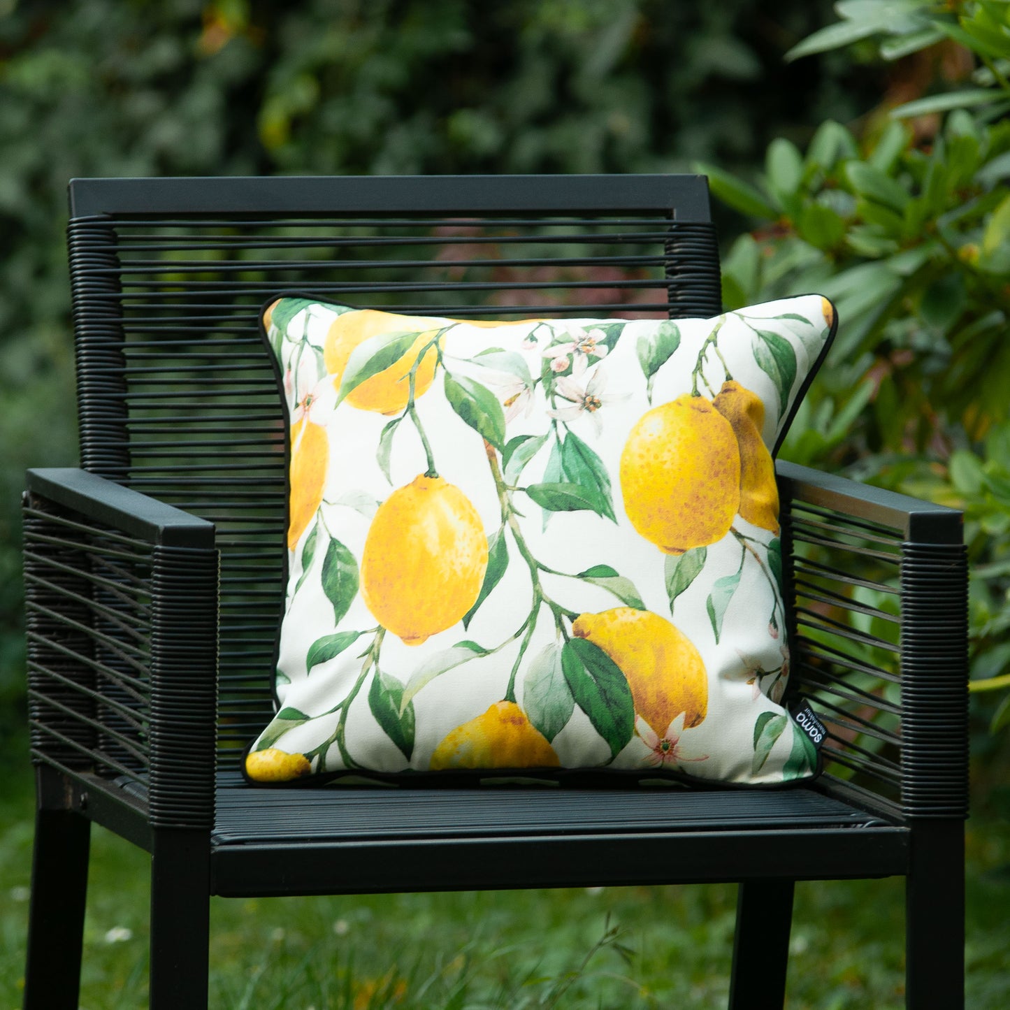 Outdoor Dekokissen 40 x 40 cm Zitronen, Rückseite schwarz-weiß gestreift