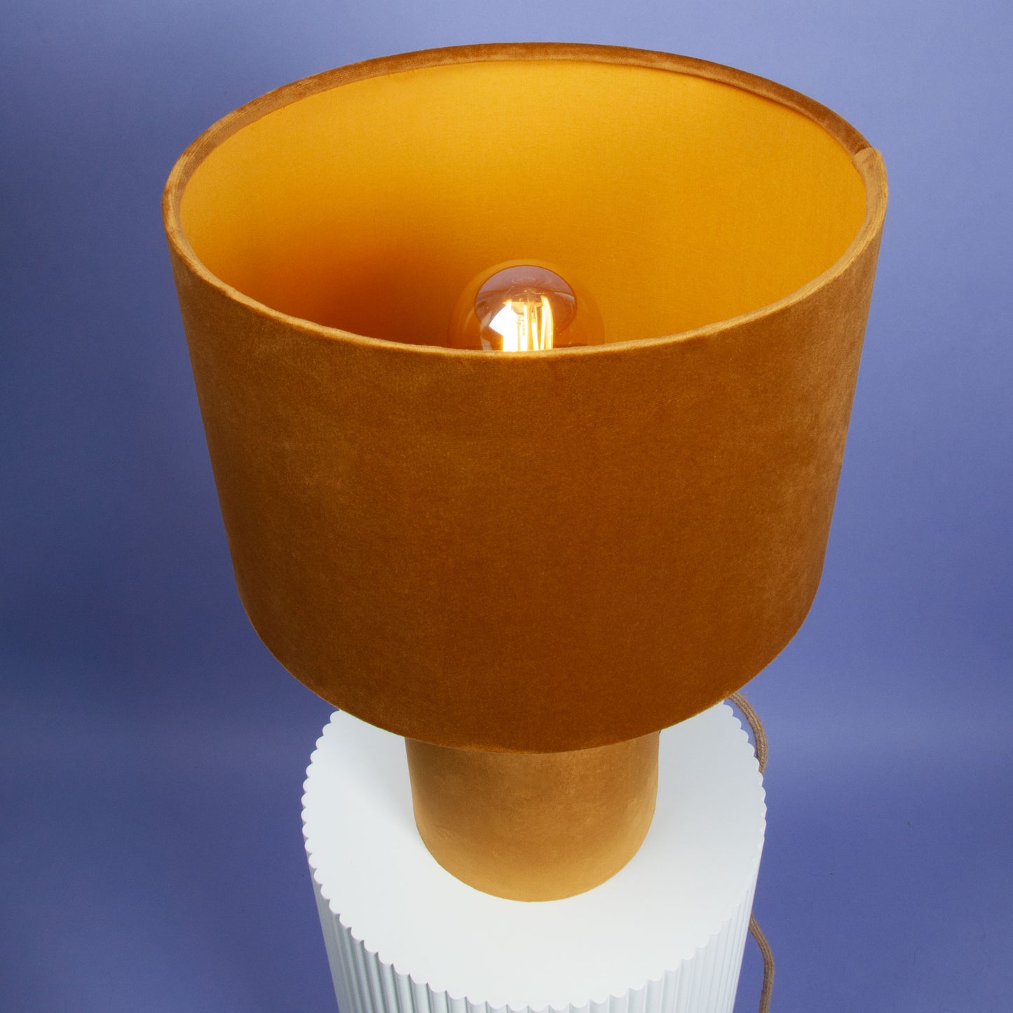 Tischleuchte Senfgelb Samt – Handgefertigte Designlampe mit warmem Licht