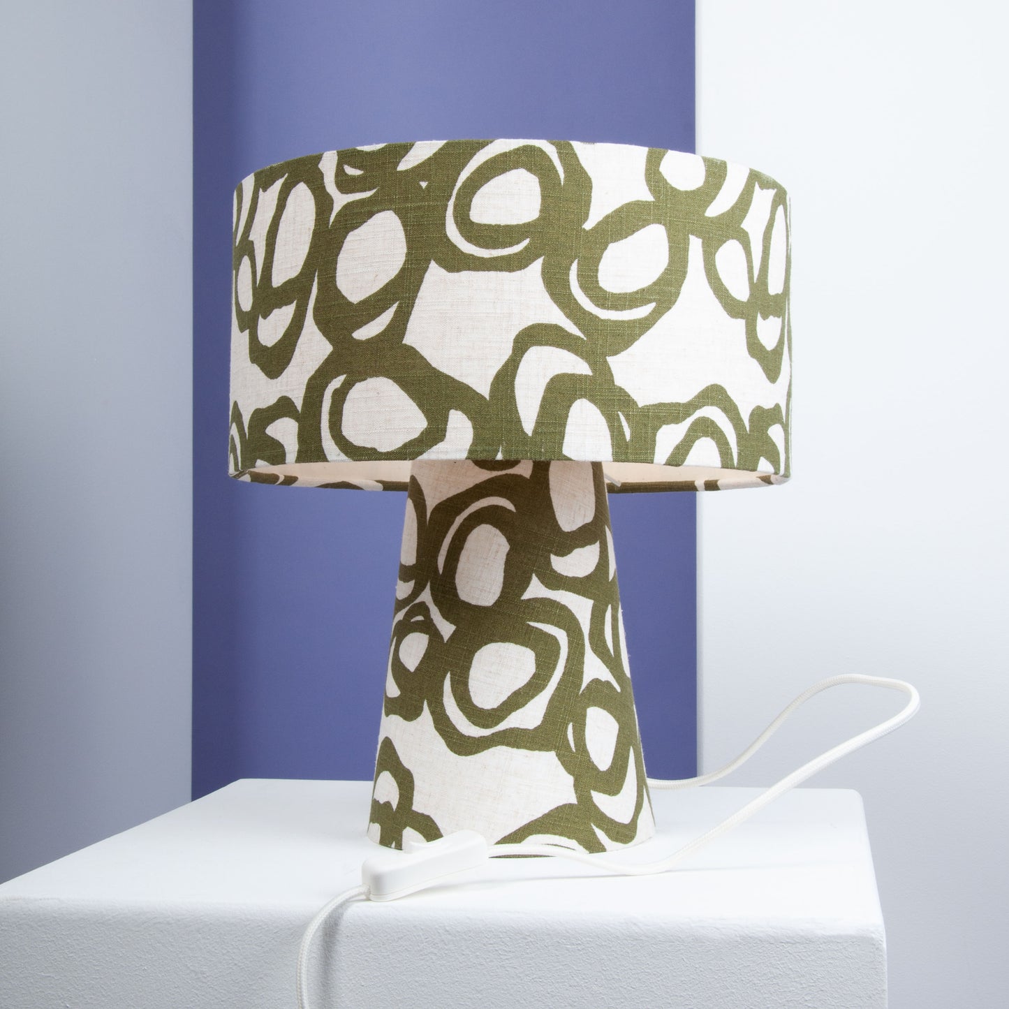Tischleuchte „Organic Olive“ – Ruhiges Design mit modernem Kunstcharakter