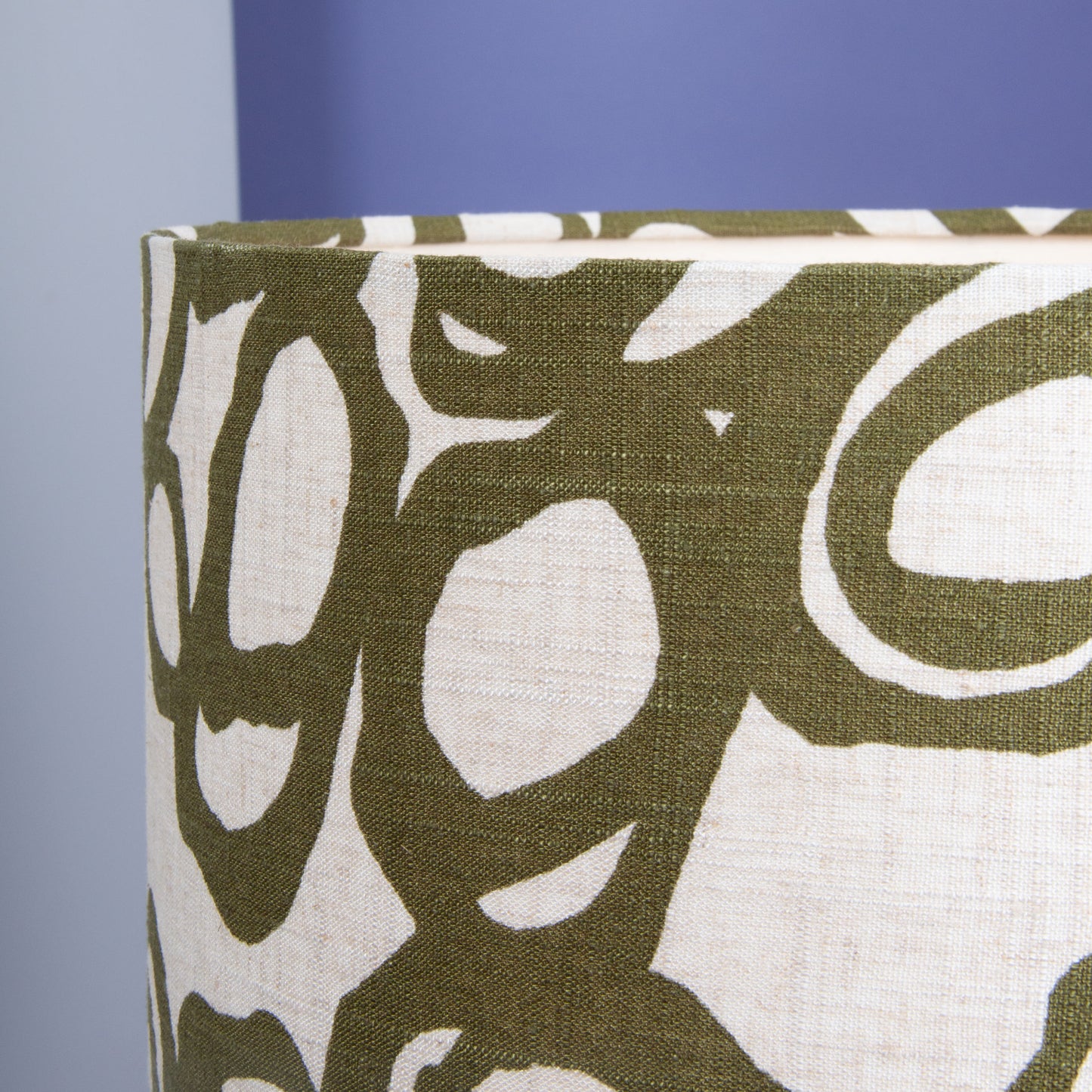 Tischleuchte „Organic Olive“ – Ruhiges Design mit modernem Kunstcharakter
