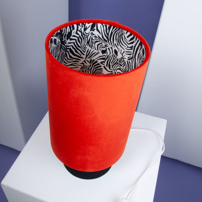 Tischleuchte „Zebra Flame“ – Mutiges Design trifft auf luxuriöse Eleganz
