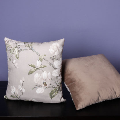 Dekokissen 40 x 40 cm Stoff Baumwolle Floral Beige weiße Blumen Rückseite Samt Beige