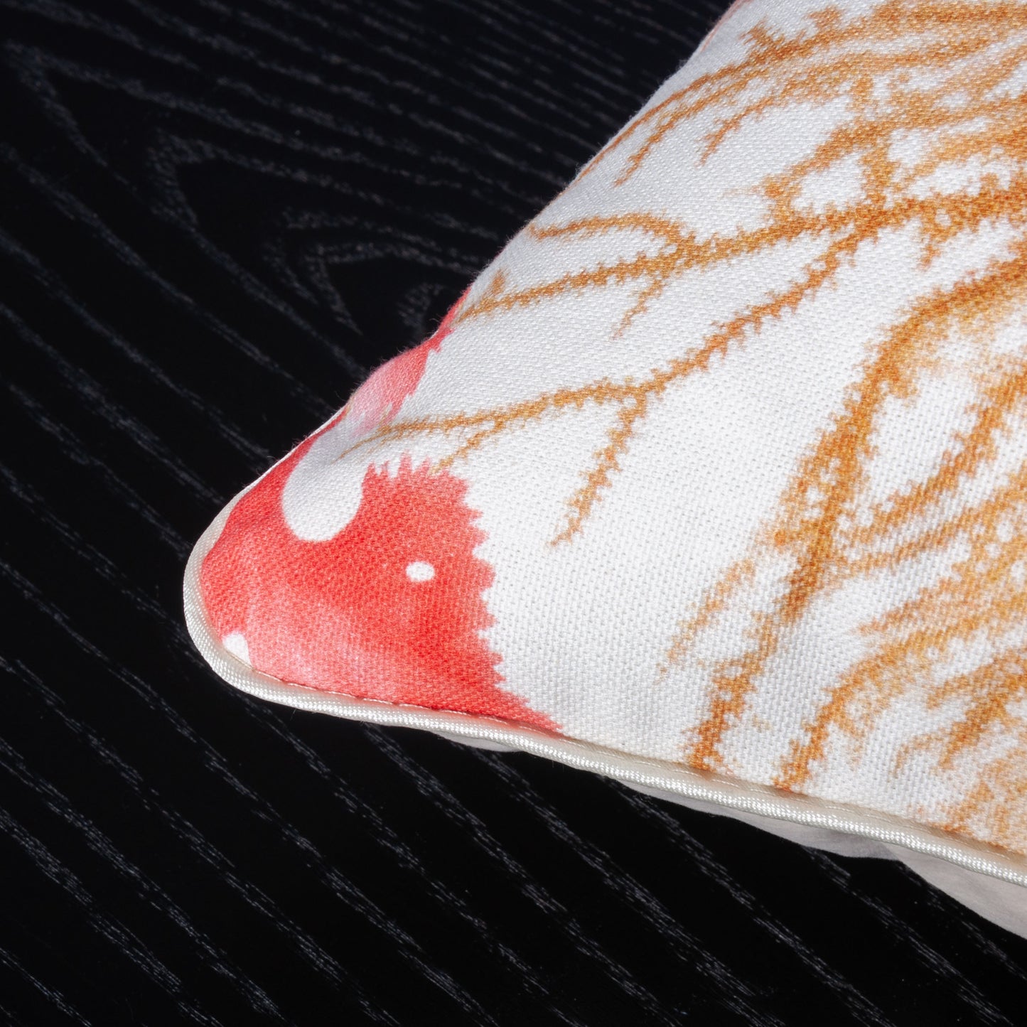 Dekokissen 40 x 40 cm Baumwollstoff mit Korallenmotiv, Rückseite Samtstoff Cremeweiss