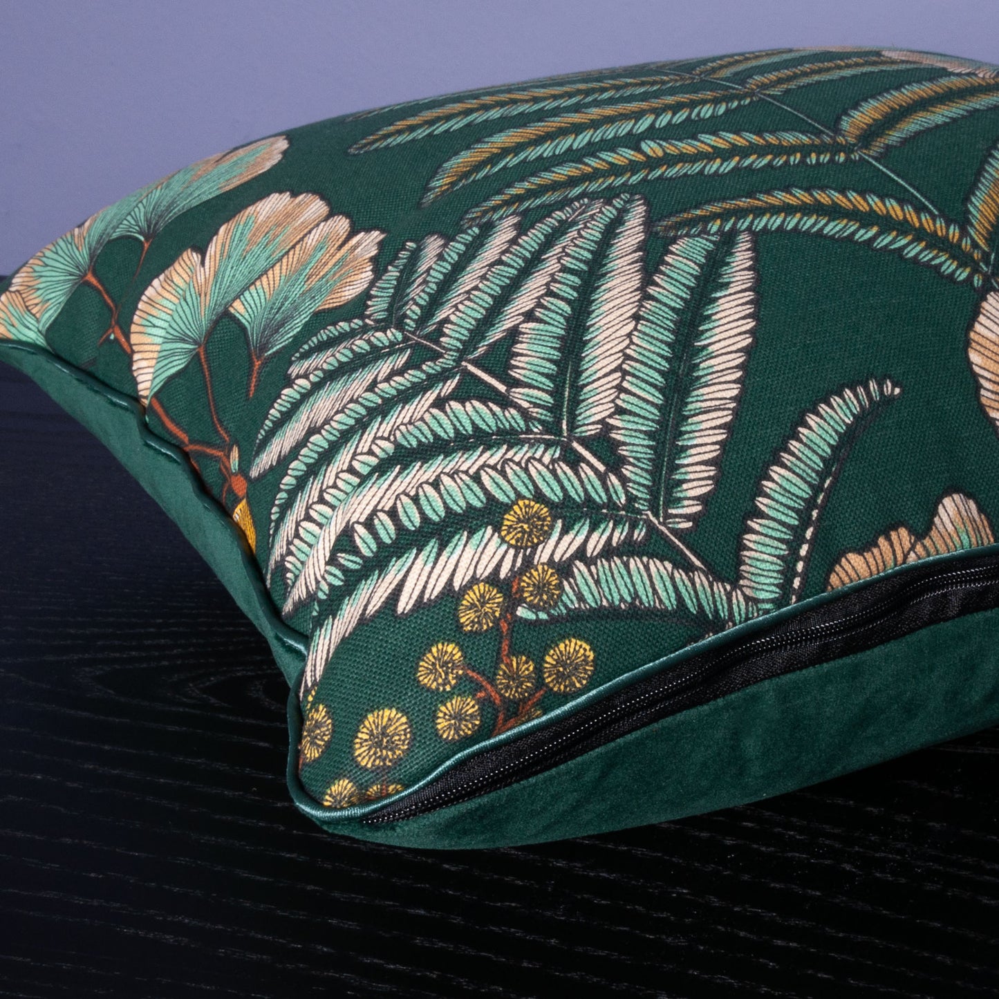 Dekokissen 40 x 40 cm Stoff Baumwollstoff grüne Blätter Floral, Rückseite grüner Samt