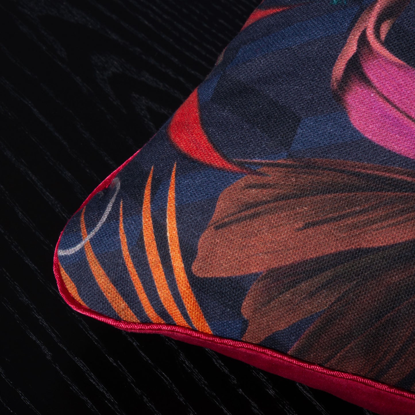 Dekokissen 40 x 40 cm Stoff Baumwollstoff Dschungel Vögel rot, Rückseite Samt rot