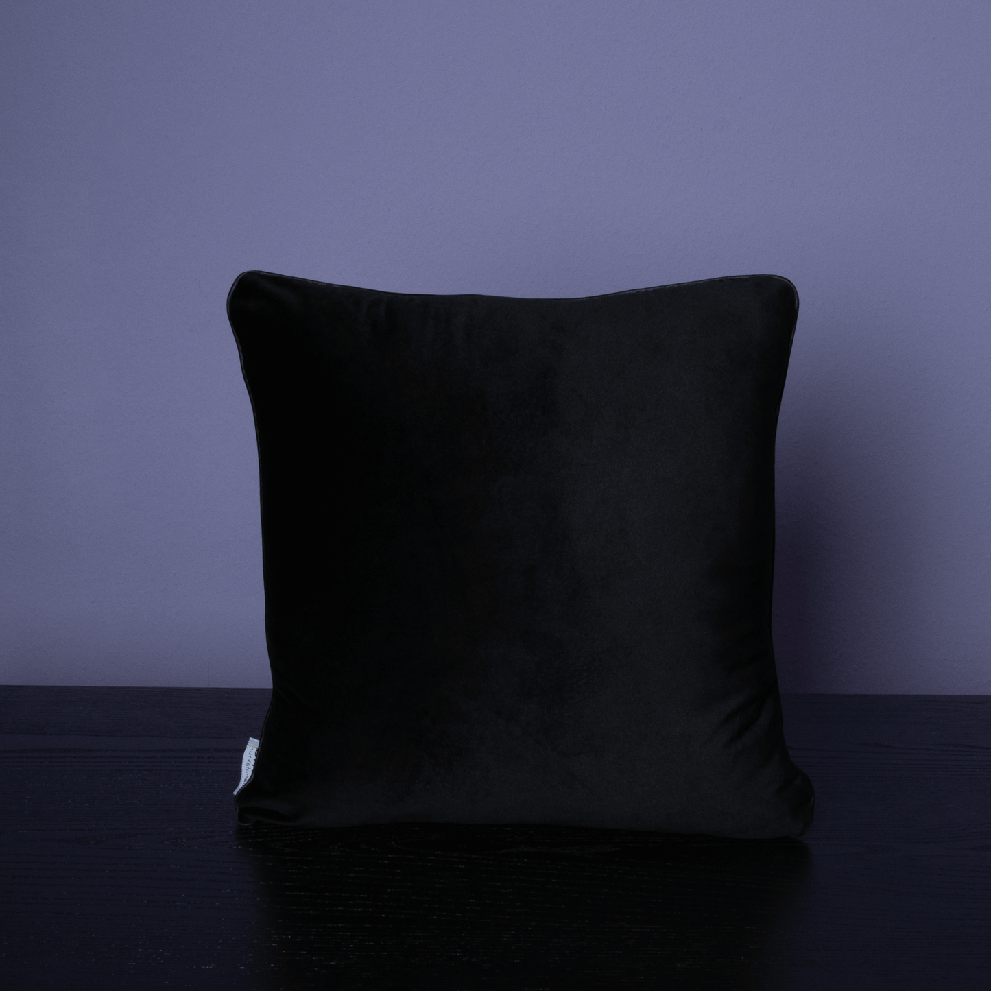 Dekokissen 40 x 40 cm Totenköpfe Gothic, Rückseite schwarzer Samt