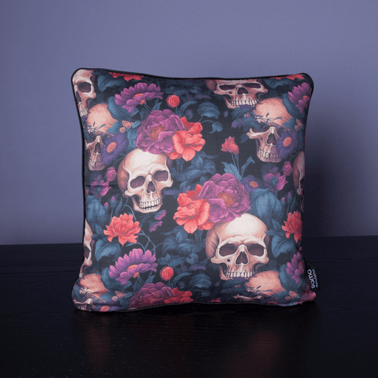 Dekokissen 40 x 40 cm Totenköpfe Gothic, Rückseite schwarzer Samt