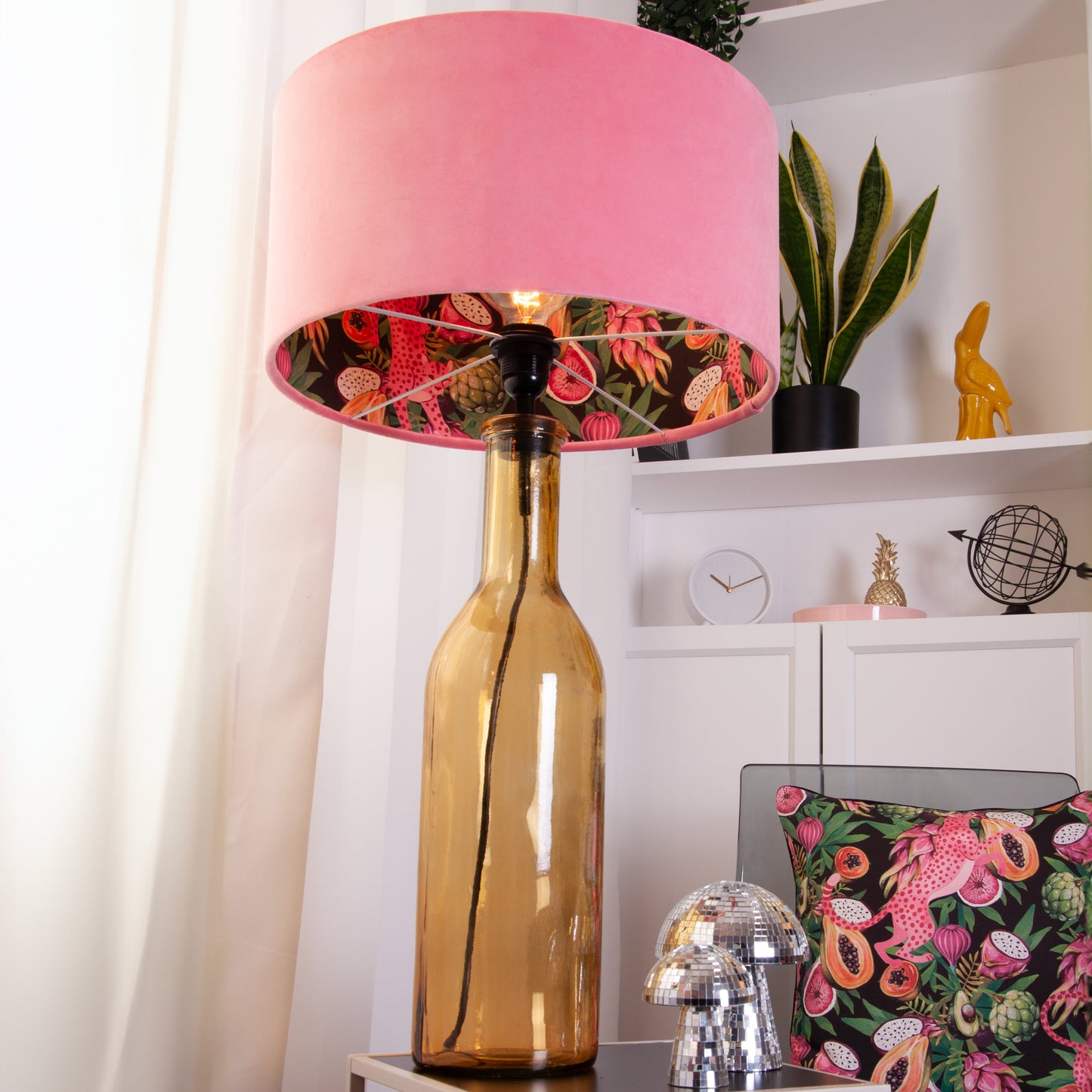 Lampenschirm Samt Pink – Exotisches Leoparden- & Früchte-Muster – Dopamin-Dekor und Tropical Glam