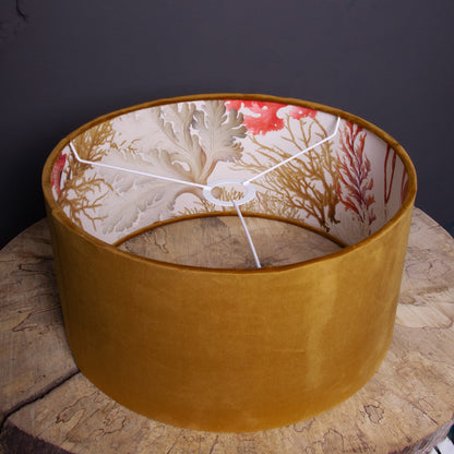 Lampenschirm Karamell mit Korallen – Maritimer Stofflampenschirm – Strandhaus & Küstenflair für dein Zuhause