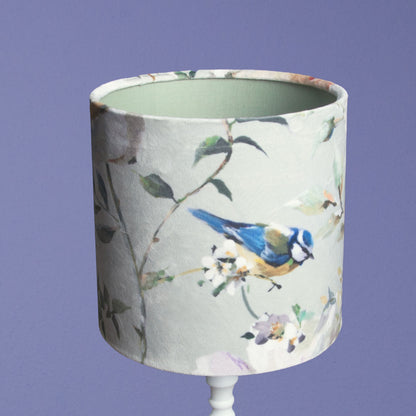 Lampenschirm Mint mit Blaumeisen & Blumen – Romantischer Stofflampenschirm im Landhausstil
