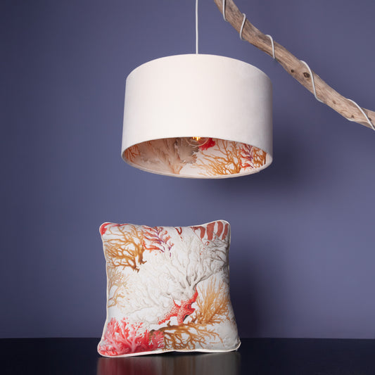 Lampenschirm Weiß mit Korallen – Maritimer Stofflampenschirm – Küstenflair für dein Zuhause