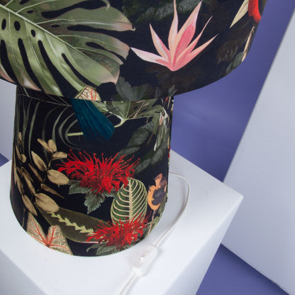 Exotische Tischleuchte mit Dschungelmotiv – Handgefertigte Designerlampe | Sama Manufaktur